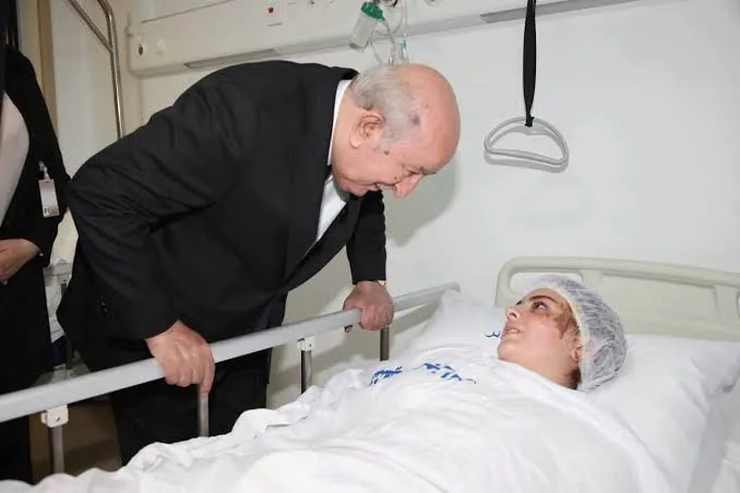 الرئيس تبون يتعهد بالتكفل الشخصي بفتاة متضررة من حريق دار الأيتام
