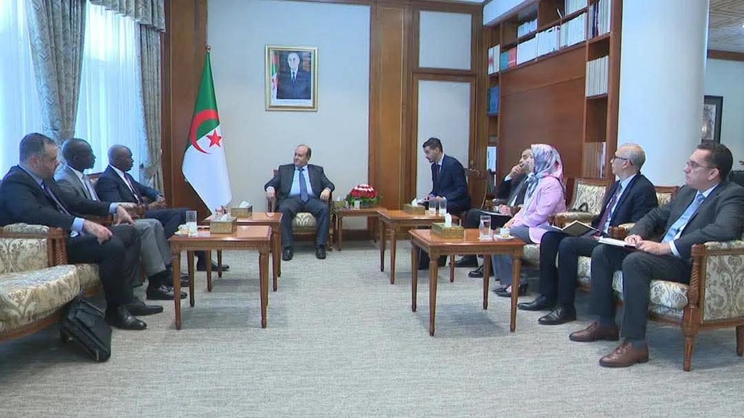 الوزير الأول يستقبل الأمين العام لمنتدى الدول المصدرة للغاز