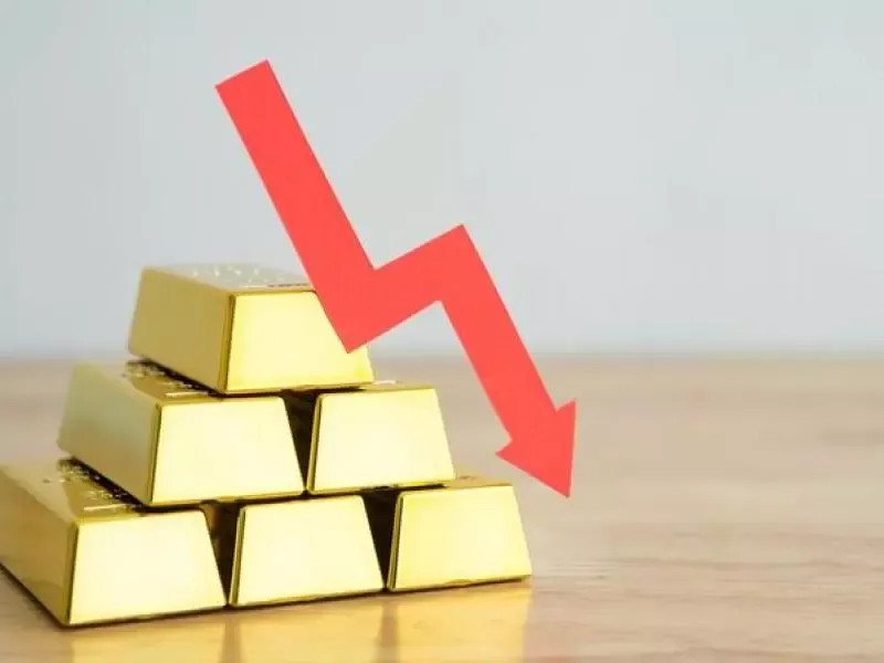 الذهب يتراجع عن مستوياته القياسية مع جني المستثمرين الأرباح