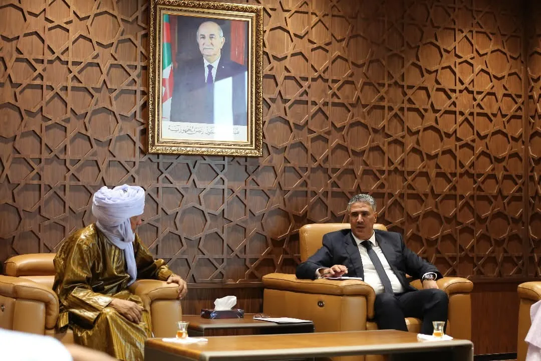 وزير السكن يعقد لقاء تشاوري مع أعضاء البرلمان عن ولاية إن قزام