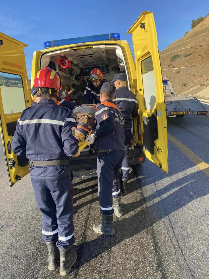 مأساة في عنابة..وفاة 3 عمال إثر سقوط من رافعة