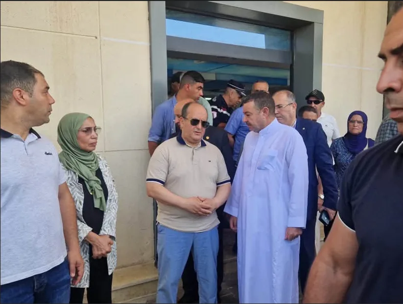 الوزير الأول يقف على حالة المصابين بالمستشفى الجامعي ببومرداس