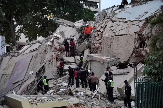 32 قتيلاً ومئات الجرحى جراء زلزالين في فينزولا