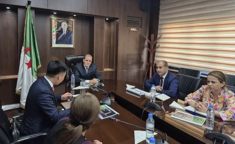 وزير التجارة الخارجية يبحث سبل تعزيز التحول الرقمي مع هواوي الجزائر
