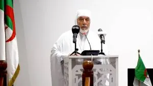 القاسمي يُشعل قاعة الملتقى برسالة وفاء:الاستقلال مشروع يتجدد ولا يطوى