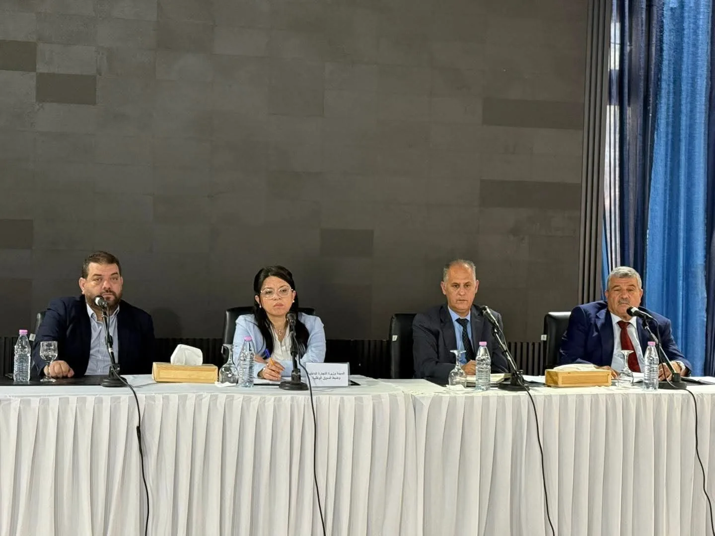 عبد اللطيف تترأس اجتماعا مع مستوردي اللحوم الحمراء استعدادا لشهر رمضان