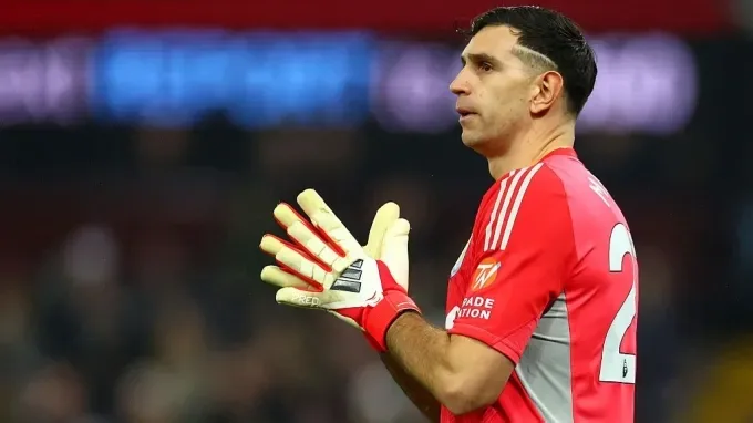 الحارس الأرجنتيني إيميليانو مارتينيز يشيد بأداء المنتخب الجزائري