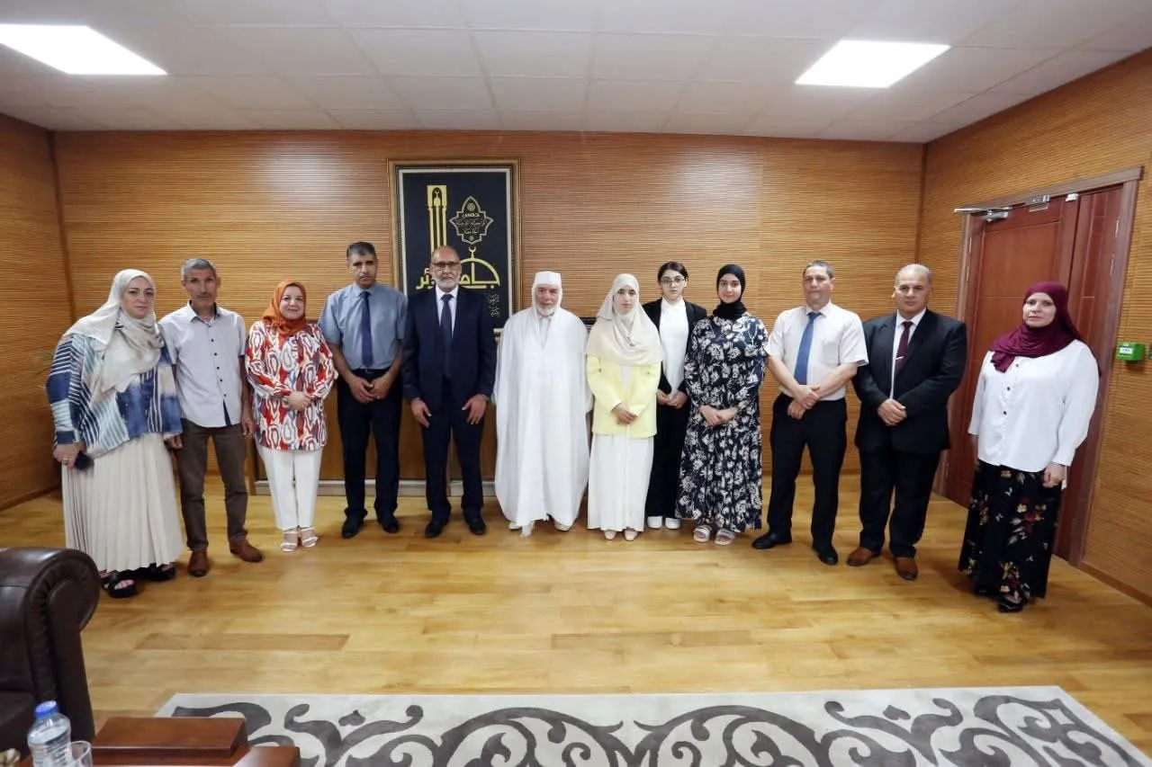 القاسمي يستقبل المتفوّقات في شهادة البكالوريا ويكرّمهن بوسام الجامع