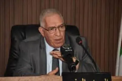 وزير المجاهدين يرفع العلم الوطني بمناسبة الذكرى الـ 71 لإندلاع الثورة