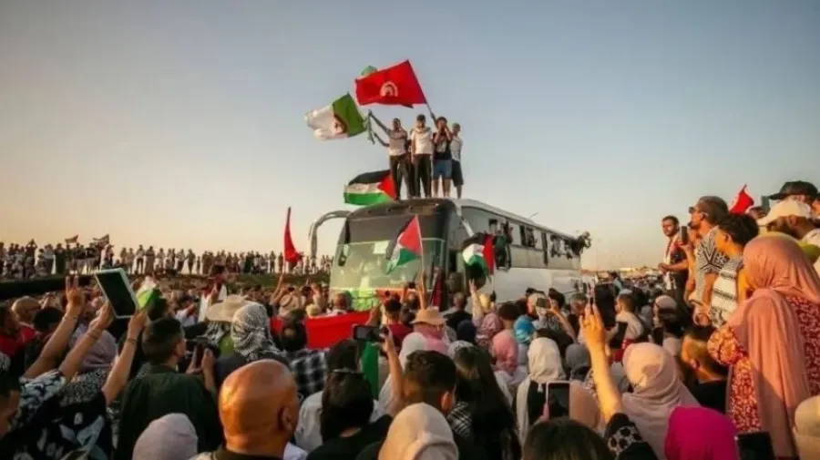 "قافلة الصمود" تغادر تونس نحو الجزائر