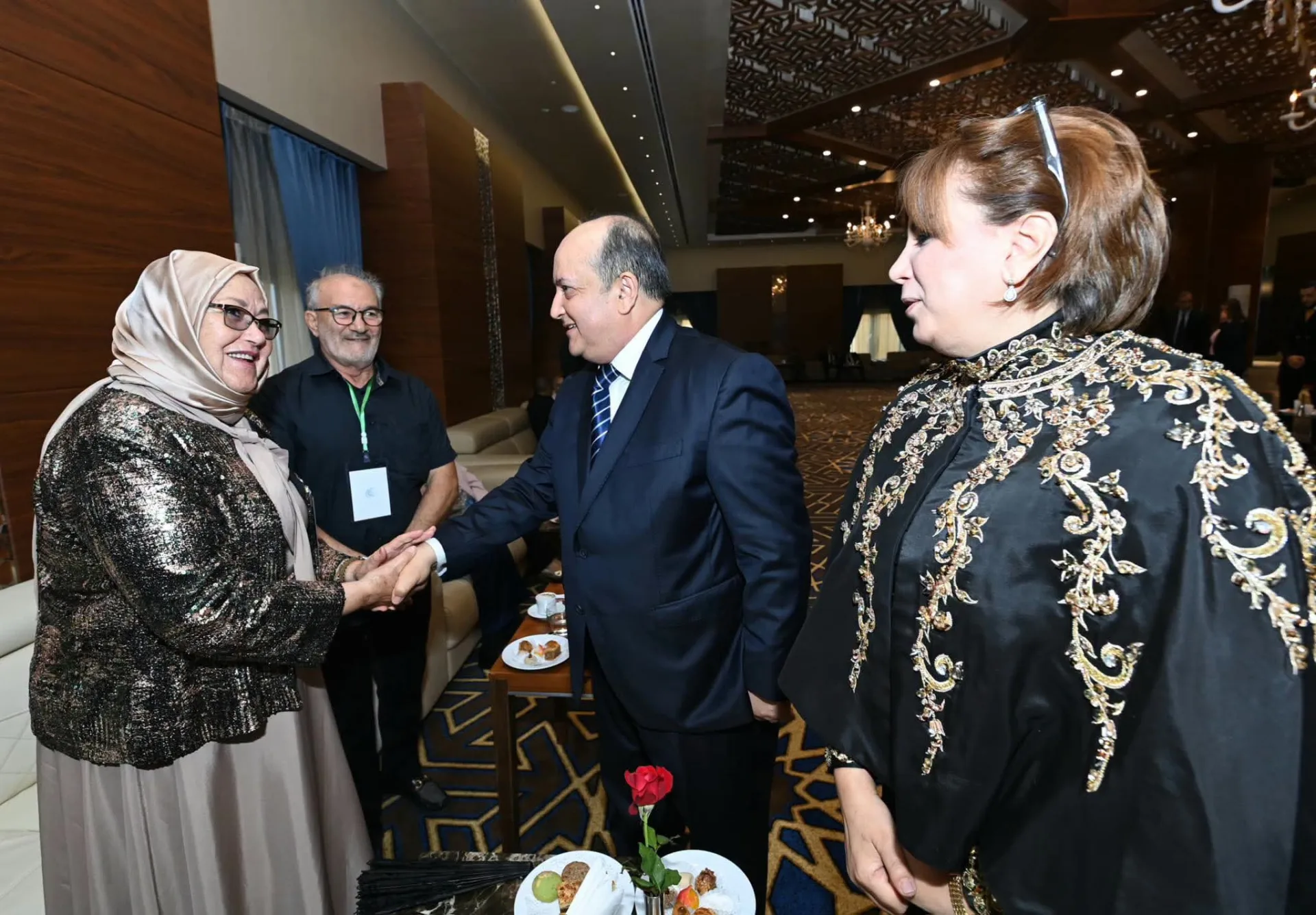 الوزير الأول يشرف على إحياء اليوم الوطني للفنان