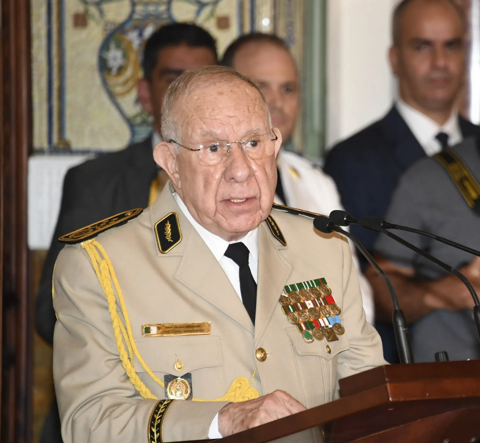 الفريق أول شنقريحة يشيد بالعمليات النوعية للجيش